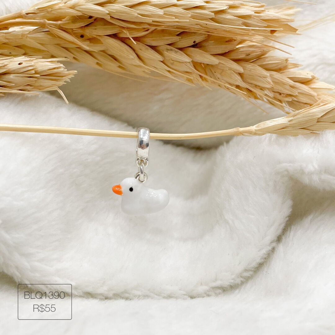 Berloque Pato Branco Pendurado Esmaltado Prateado